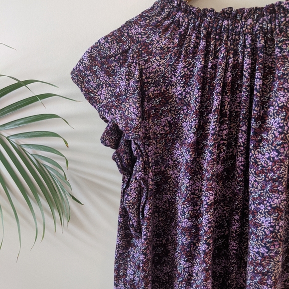 Feminine Floral Top - Picture 4 of 4